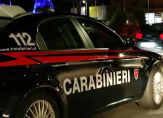 Movida violenta al Vomero, padre difende figlia: aggredito dal branco, gamba sotto mezzo dei rifiuti