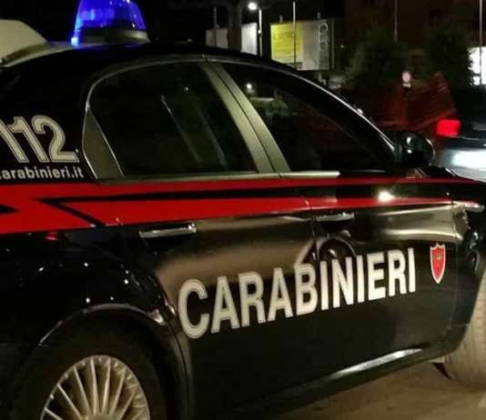 Movida violenta al Vomero, padre difende figlia: aggredito dal branco, gamba sotto mezzo dei rifiuti
