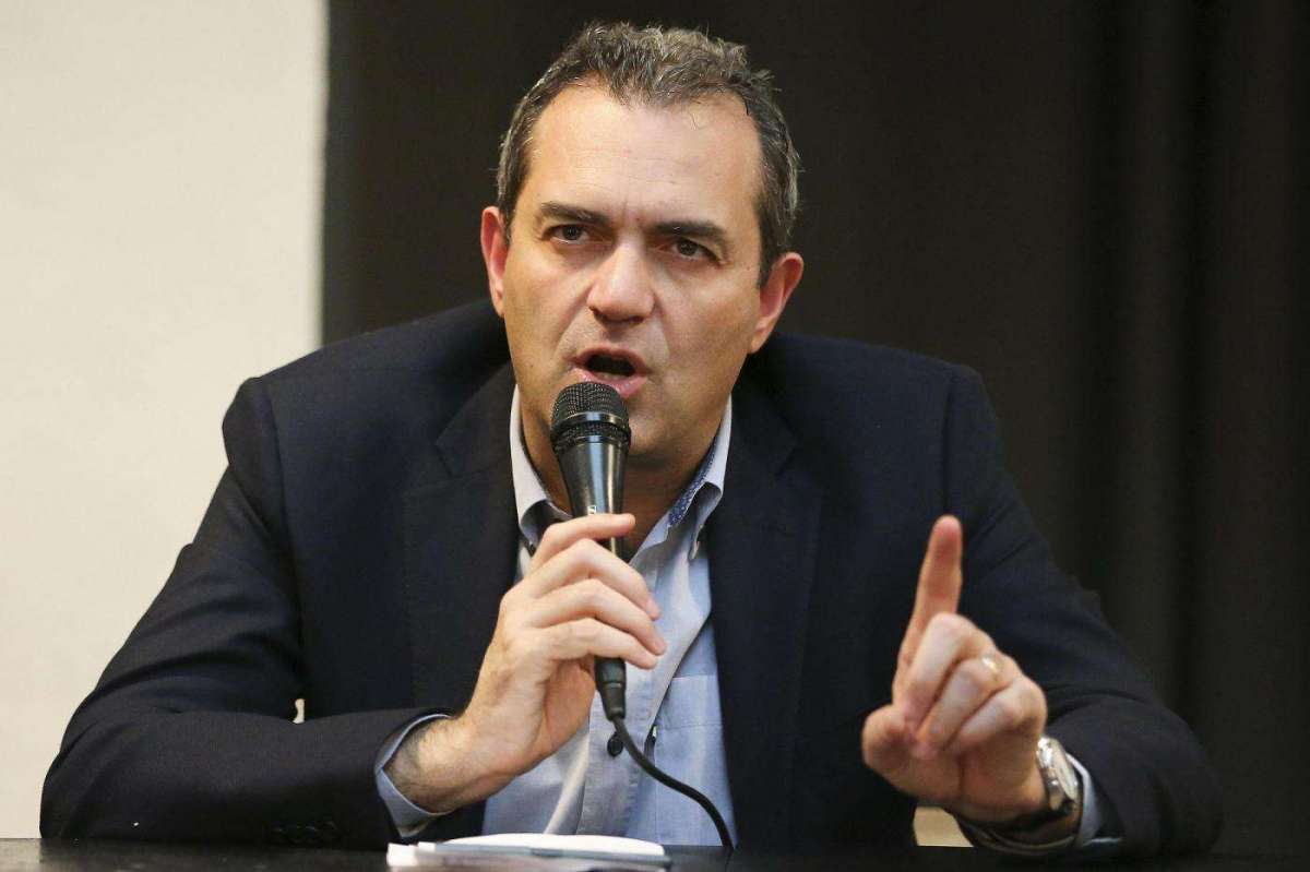 Nuovo stadio? De Magistris racconta: “Si poteva fare a Ponticelli, DeLa disse di no” Nuovo stadio? De Magistris racconta: “Si poteva fare a Ponticelli, DeLa disse di no”