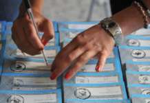 Regionali Campania, scrutatore si sfoga: “Stress e responsabilità per 4 euro l’ora, non vale la pena”