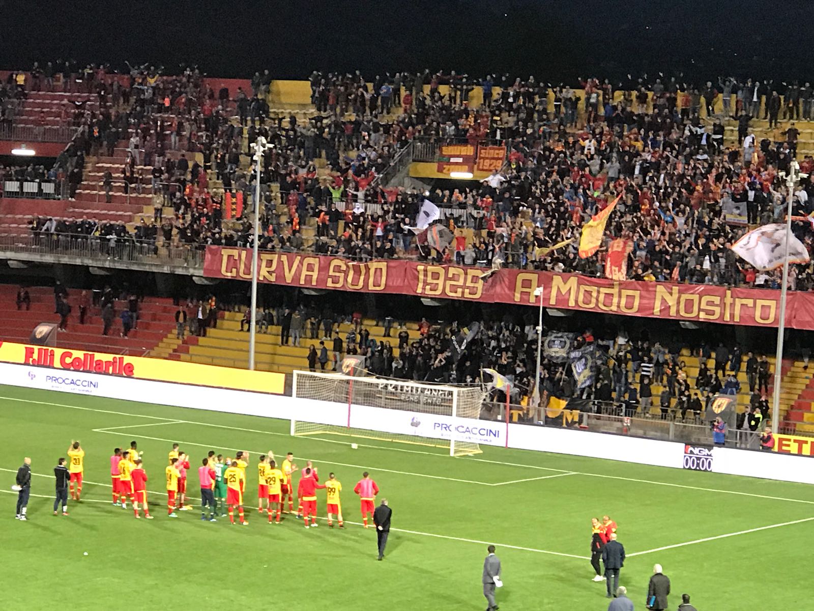 La Curva Sud: “Ora rialziamo la testa, non è il momento di mollare” La Curva Sud: “Ora rialziamo la testa, non è il momento di mollare”