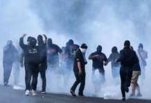 Scontri sull’A1 fra tifosi del Napoli e della Lazio: sequestrati bastoni e coltelli da cucina