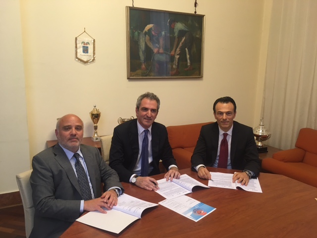 Firmato a Caserta il “Patto per la crescita della Campania” Firmato a Caserta il “Patto per la crescita della Campania”