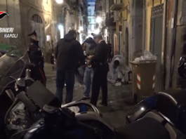 Spaccio e omertà ai Quartieri Spagnoli: “Massacrato per aver perso 1800 euro, in ospedale finse un incidente stradale”