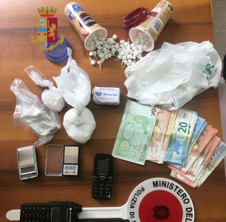 Droga per il clan Contini, arrestato “pony express” dell’Arenaccia Droga per il clan Contini, arrestato “pony express” dell’Arenaccia