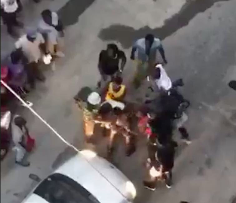 Polveriera Vasto, inseguimento e scazzottata tra africani in mezzo al traffico Polveriera Vasto, inseguimento e scazzottata tra africani in mezzo al traffico