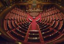 Non solo Campania: il Decreto Sicurezza è legge, bagarre in aula