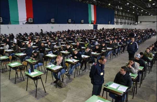 Concorsi truccati in forze armate e polizia, agli arresti quindici persone Concorsi truccati in forze armate e polizia, agli arresti quindici persone