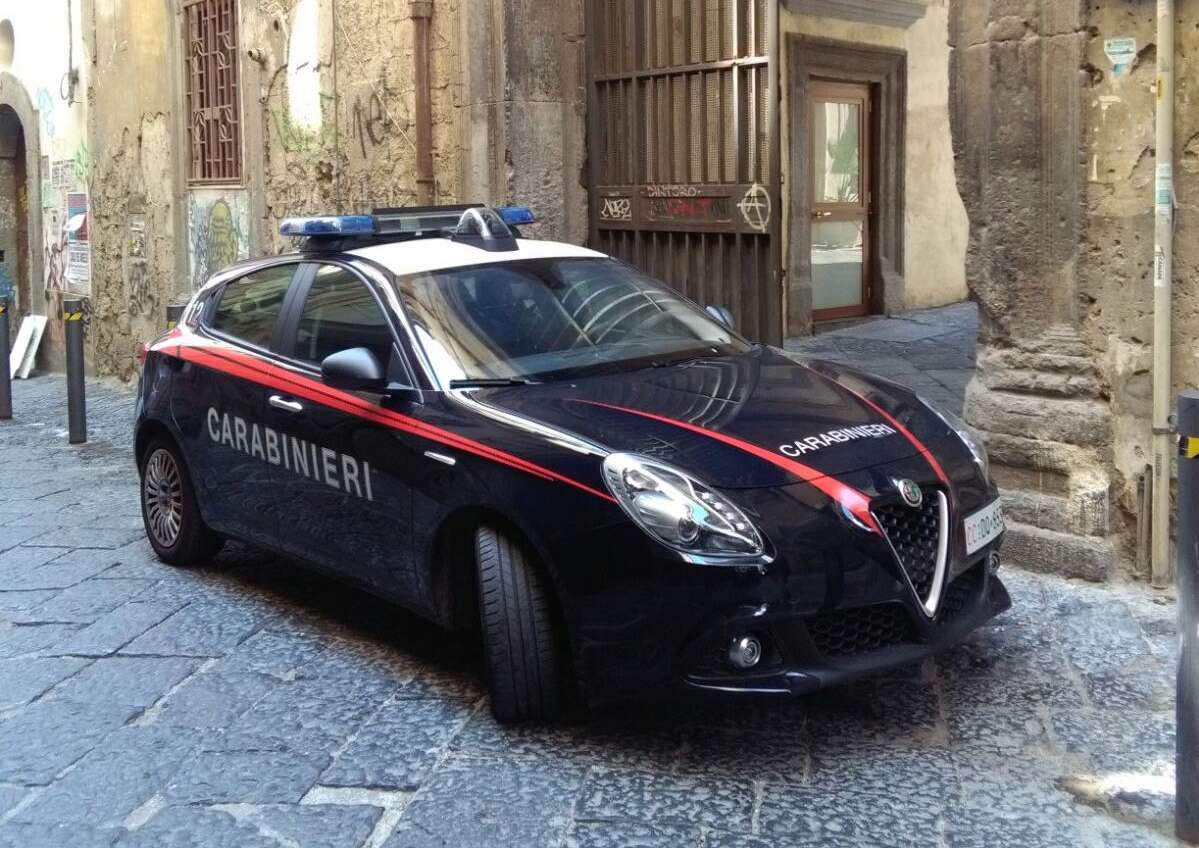 Napoli: massacra la mamma a pugni in faccia, arrestato 32enne Napoli: massacra la mamma a pugni in faccia, arrestato 32enne