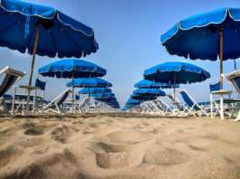 Blitz contro ombrelloni selvaggi, 183 sequestri a Capaccio Paestum