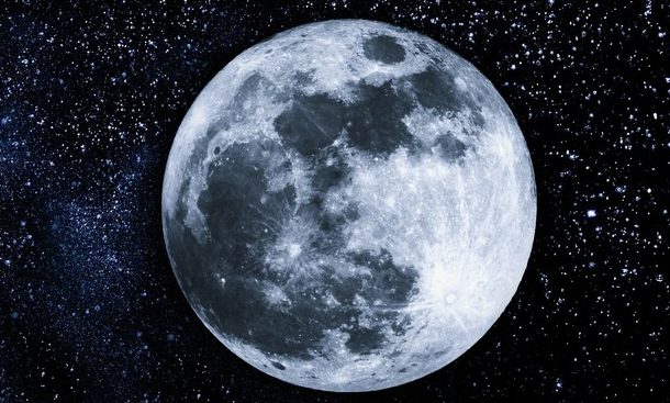 Sabato appuntamento con la… Luna: osservazione da piazza IV Novembre Sabato appuntamento con la… Luna: osservazione da piazza IV Novembre