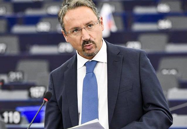Inquinamento atmosferico, Italia deferita a Corte Giustizia Ue: il commento di Pedicini (M5S) Inquinamento atmosferico, Italia deferita a Corte Giustizia Ue: il commento di Pedicini (M5S)