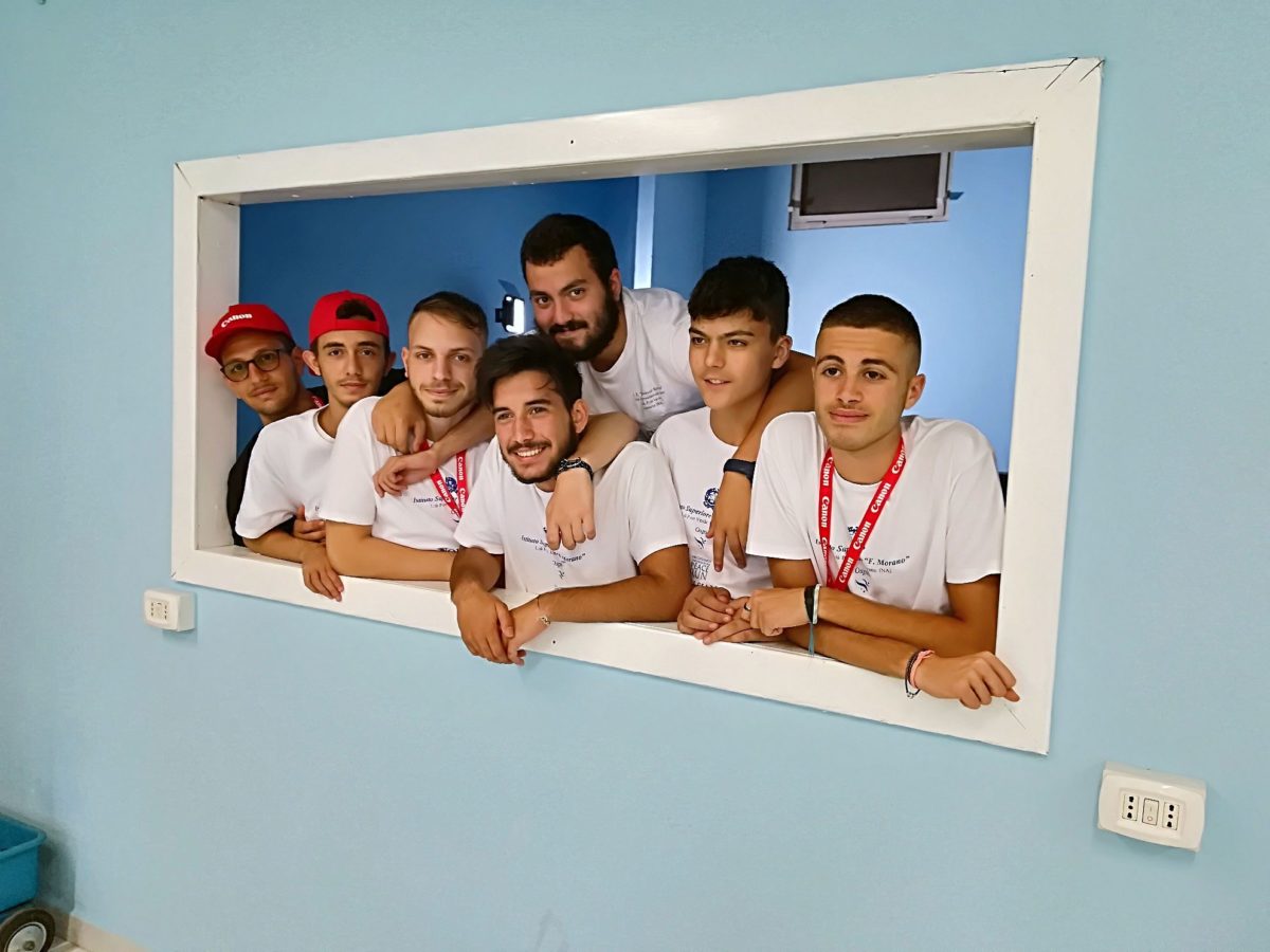 “Ri –scatta l’obiettivo”: Storie di riscatto in quartieri difficili “Ri –scatta l’obiettivo”: Storie di riscatto in quartieri difficili