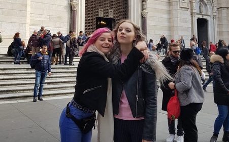 Le wrestler inglesi Candy Floss e Jayde in giro per Napoli Le wrestler inglesi Candy Floss e Jayde in giro per Napoli
