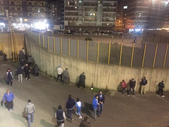 Vecchio e fatiscente: il San Paolo usato come &quot;un cesso a cielo aperto&quot;  (FOTO)