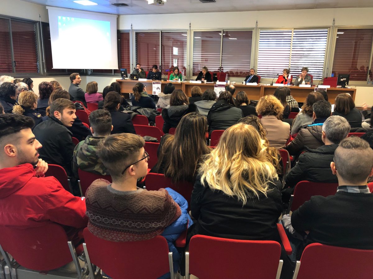 Salerno, “Questo non è amore”: la Polizia contro la violenza di genere Salerno, “Questo non è amore”: la Polizia contro la violenza di genere