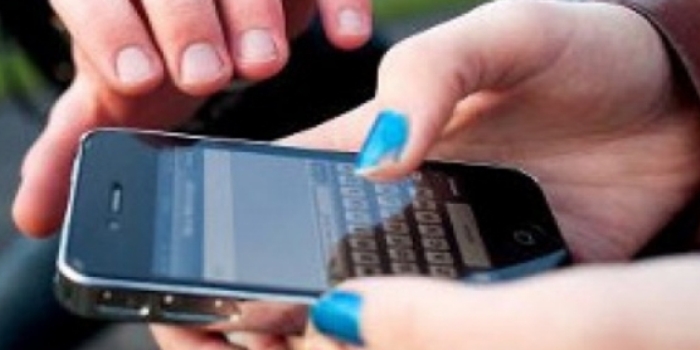 La madre le vieta il cellulare e 14enne si lancia dalla finestra