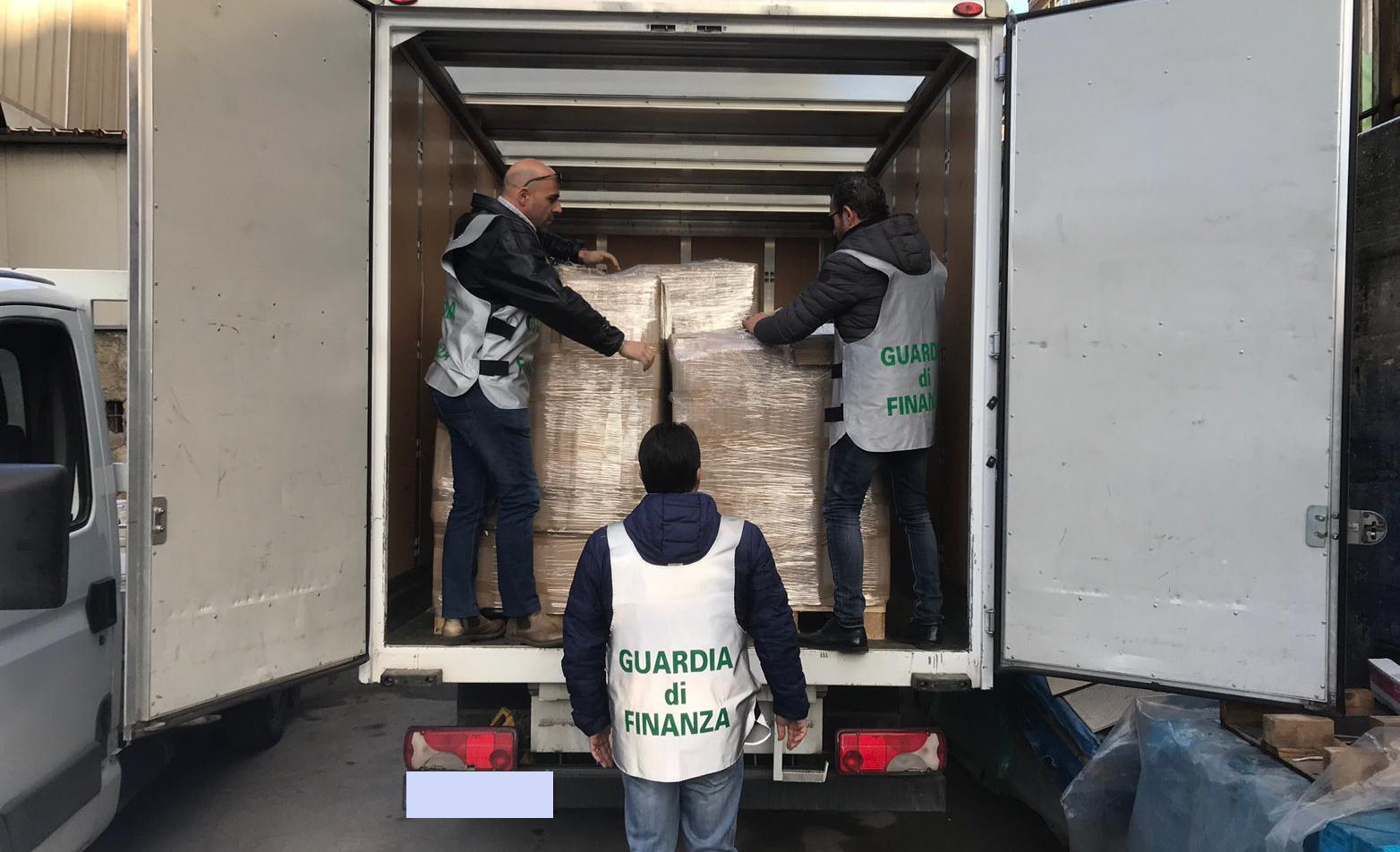 Caserta, sequestrate sigarette di contrabbando provenienti dalla Romania Caserta, sequestrate sigarette di contrabbando provenienti dalla Romania