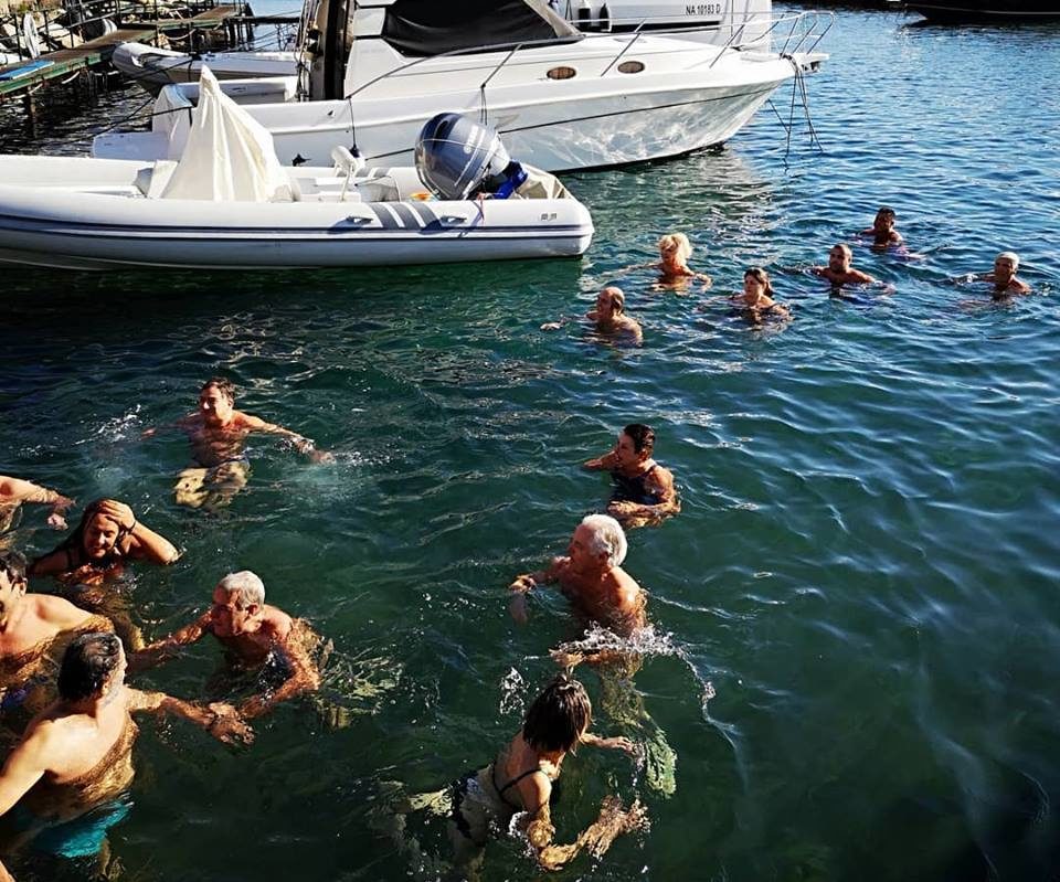 Cimento Invernale, al Posillipo in 40 per il tuffo di inizio anno Cimento Invernale, al Posillipo in 40 per il tuffo di inizio anno