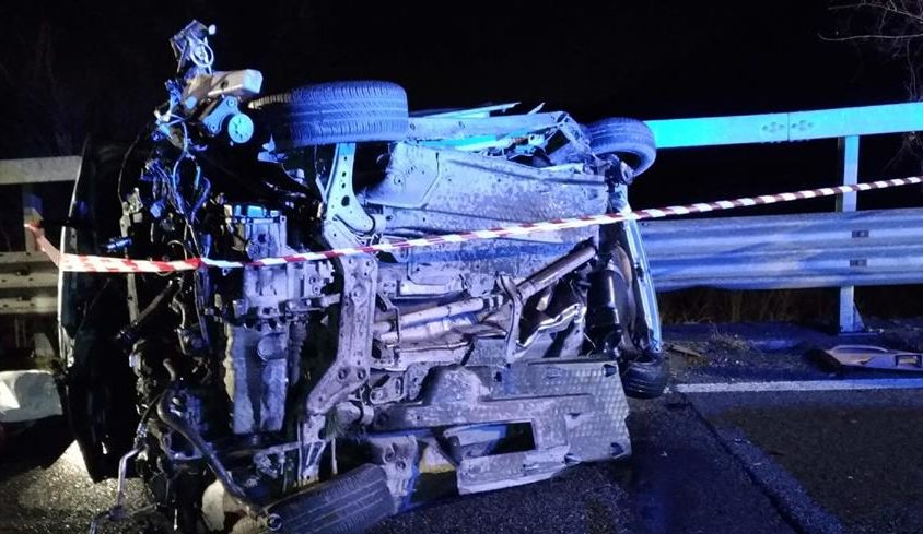 Incidente sulla Telesina nel corso di un inseguimento, si aggrava il bilancio: 4 morti Incidente sulla Telesina nel corso di un inseguimento, si aggrava il bilancio: 4 morti