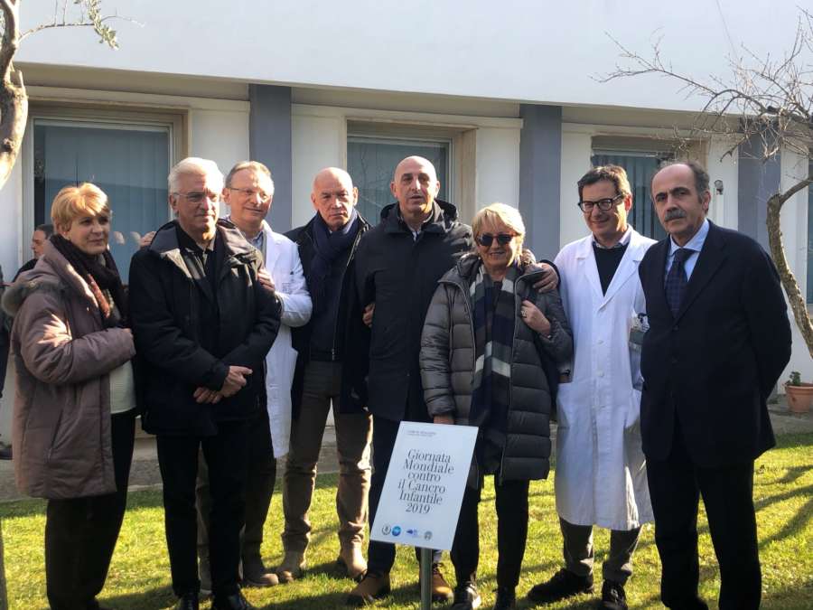 Ruggi d’Aragona, piantato un melograno nel giardino della radioterapia Ruggi d’Aragona, piantato un melograno nel giardino della radioterapia
