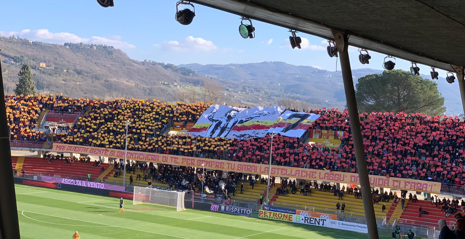 Lo stadio ricorda Imbriani: una coreografia da brividi e un sogno da realizzare Lo stadio ricorda Imbriani: una coreografia da brividi e un sogno da realizzare