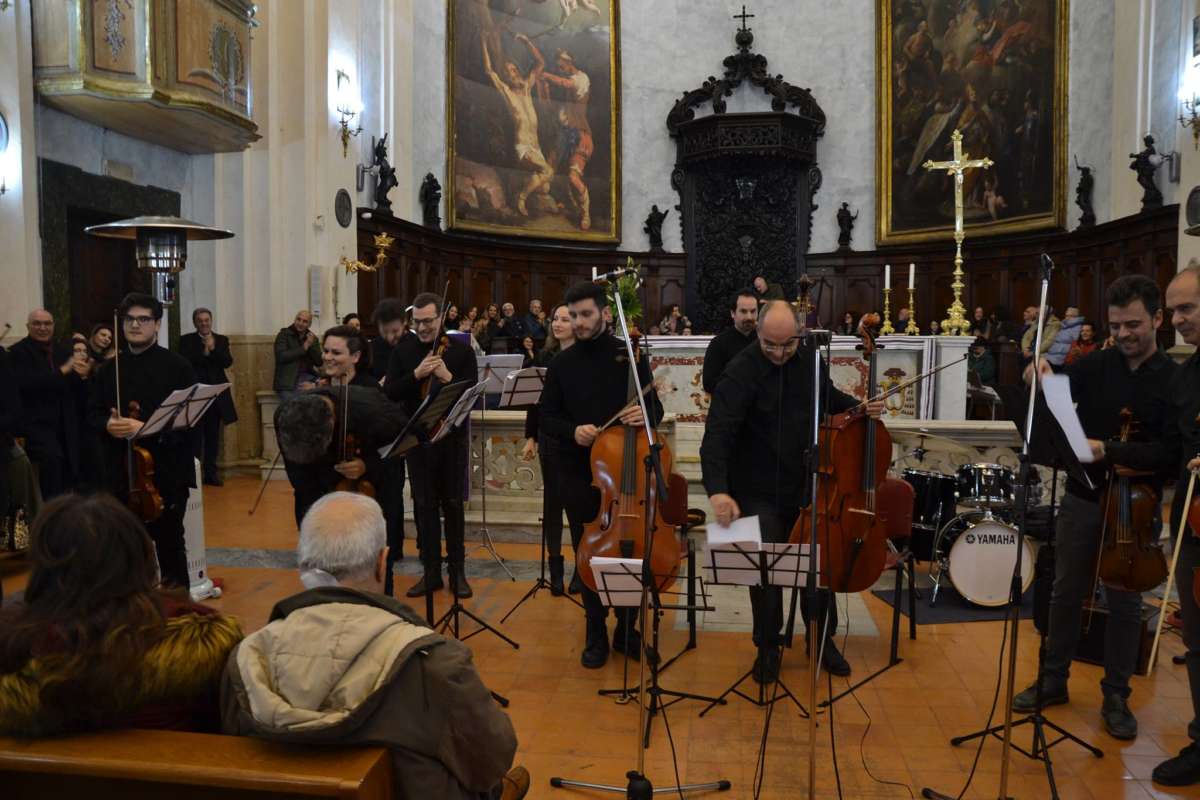 “Queen-Beatles. L’altro volto della musica”, il rock trionfa nella Basilica di San Bartolomeo “Queen-Beatles. L’altro volto della musica”, il rock trionfa nella Basilica di San Bartolomeo