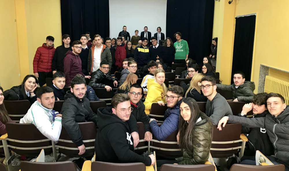 A scuola di…hotel! L’A.D. dell’Holiday a lezione all’Alberghiero del “Villaggio” A scuola di…hotel! L’A.D. dell’Holiday a lezione all’Alberghiero del “Villaggio”