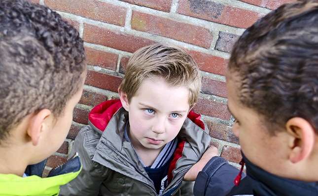 Serino, quindicenne autistico bullizzato a scuola tenta di togliersi la vita Serino, quindicenne autistico bullizzato a scuola tenta di togliersi la vita