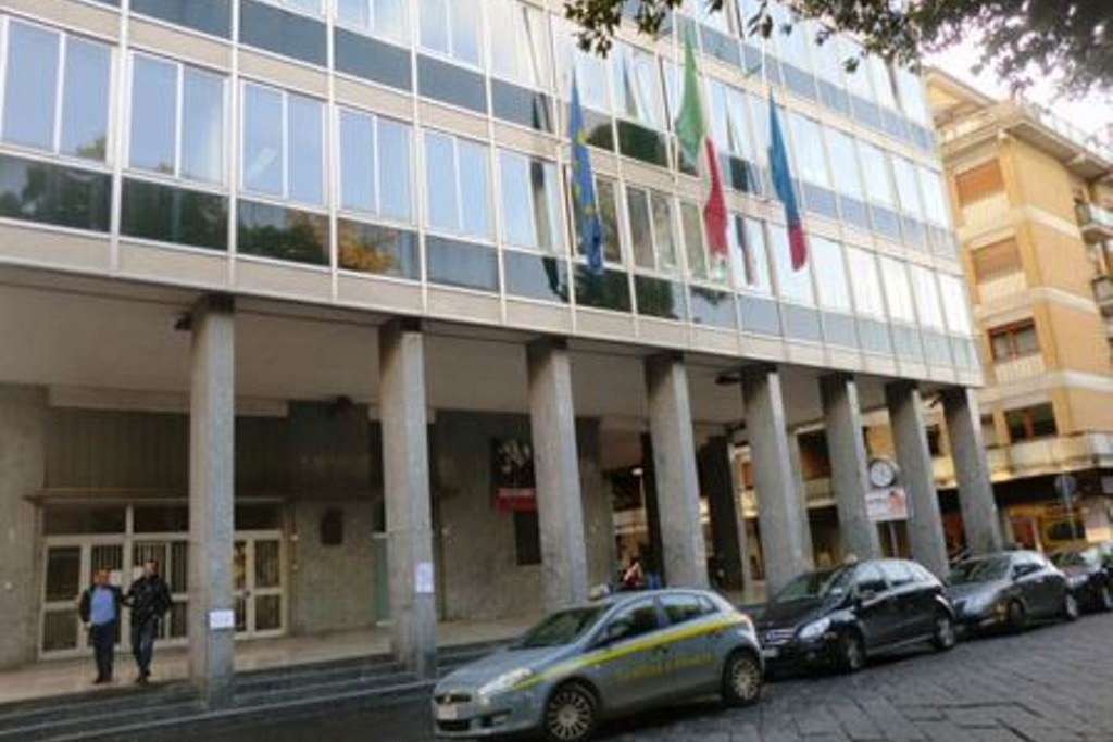 Caserta piange: chiuse oltre 200 attività in dieci anni Caserta piange: chiuse oltre 200 attività in dieci anni