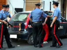 ‘Cavallo di (non) ritorno’: pretende soldi per riconsegnare l’auto, trova i carabinieri