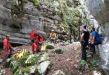 Donna cade in dirupo per dieci metri: salvata da vigili fuoco