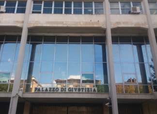 Presunti abusi su una 16enne vulnerabile: due uomini indagati