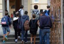 Abusi su alunni minorenni, l’insegnante di sostegno rinviata a giudizio scuola-media