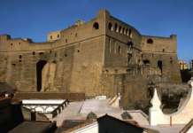 Crolla porzione muro in area adiacente, chiuso Castel Sant’Elmo a Napoli