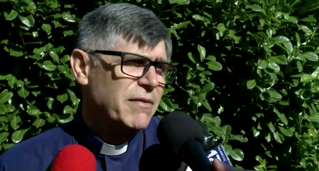 proiettile a don patriciello le reazioni da politica e istituzioni