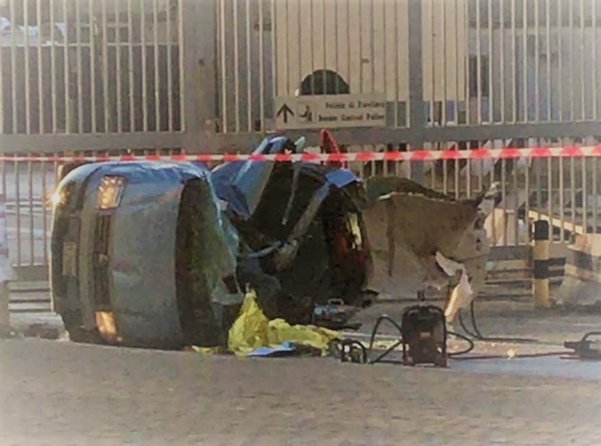 Salerno, tragico incidente in via Porto morto un giovane, diversi i feriti
