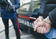 Colpì uno straniero, arrestato per tentato omicidio aggravato dall’odio razziale