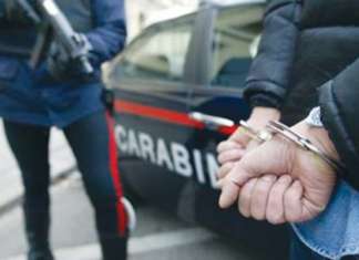 Colpì uno straniero, arrestato per tentato omicidio aggravato dall’odio razziale