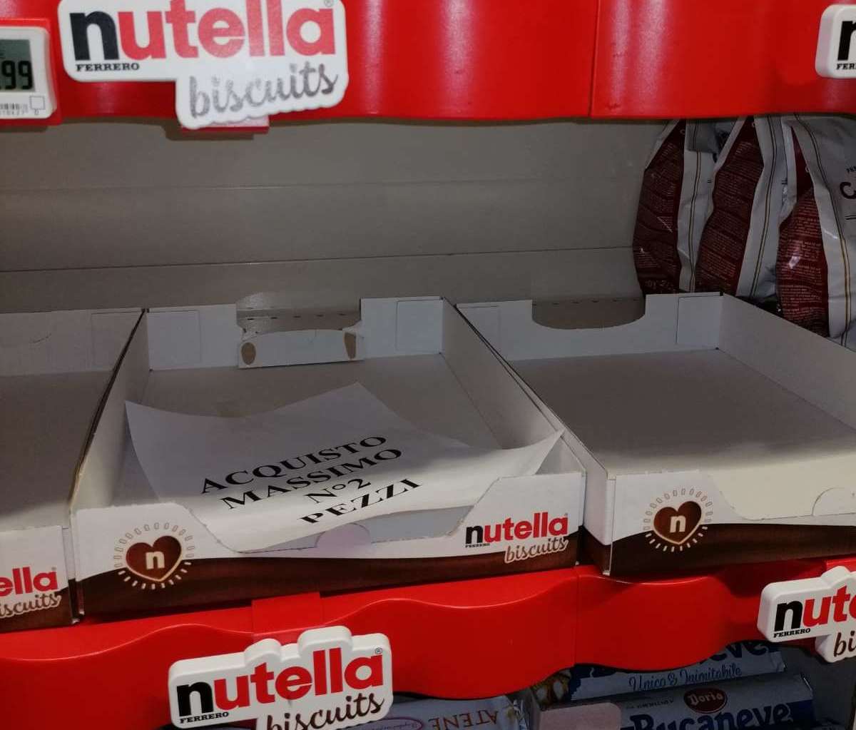 Risultati immagini per nutella biscuits scaffali vuoti