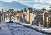 Pompei, chiude la postazione riservata alle guide: scatta la protesta