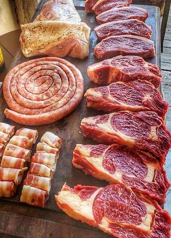 Salerno, Schiavone dona un… ‘pranzo da Re’ agli ultimi della terra