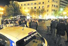 Padre aggredito al Vomero, sit-in in piazza: ma è scontro politico su sicurezza