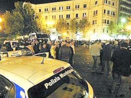 Padre aggredito al Vomero, sit-in in piazza: ma è scontro politico su sicurezza