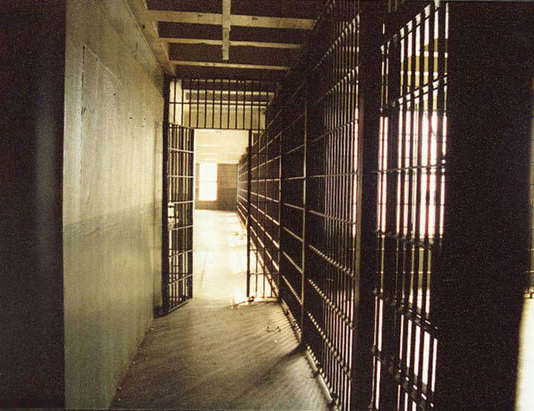 Carceri campane, 8.125 detenuti per 5.416 posti: dodici istituti oltre la capienza