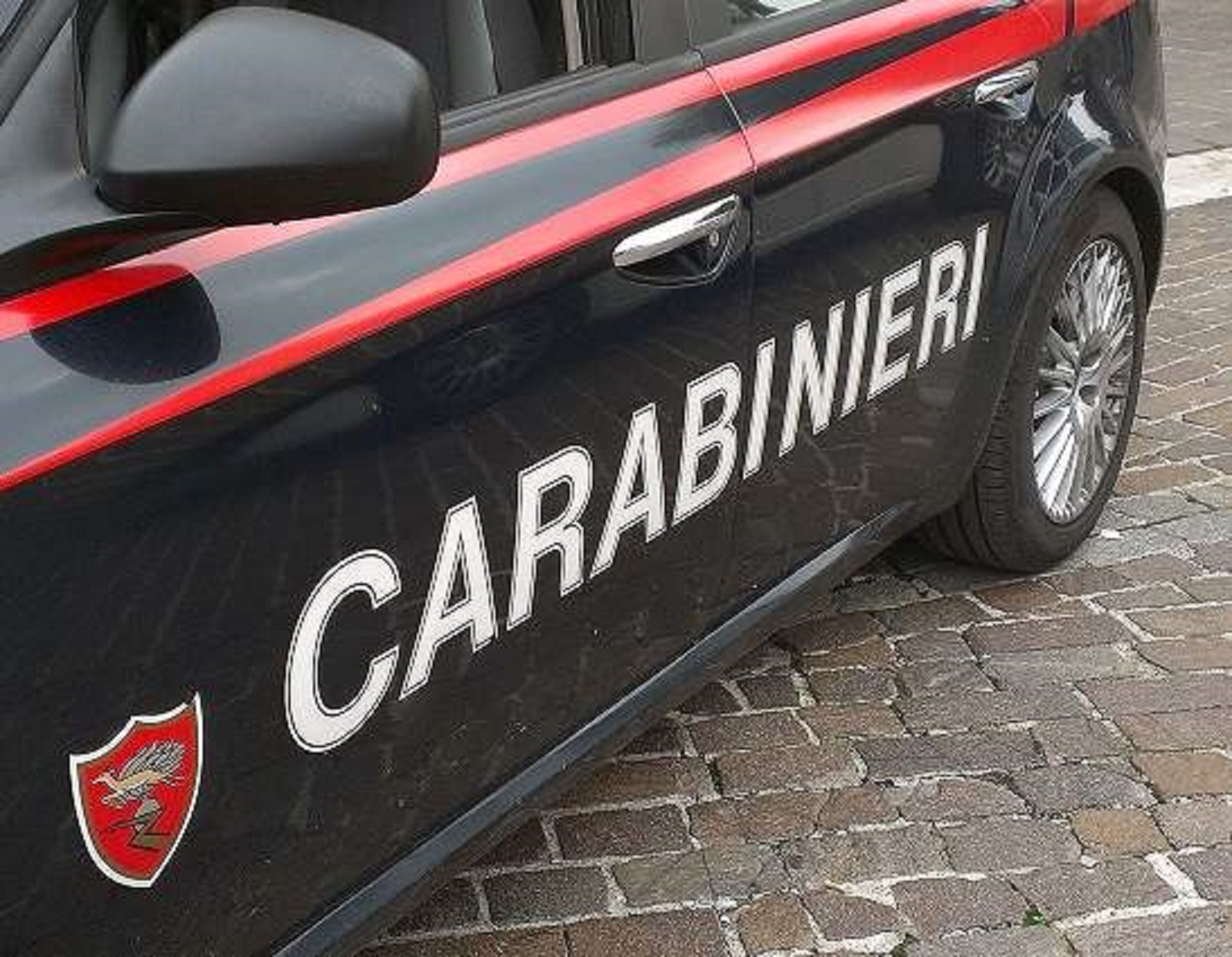 Lite tra automobilisti, spunta il coltello: denunciato 60enne