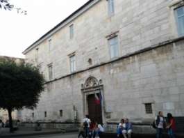 Bimba nata morta in clinica del Napoletano, medico indagato