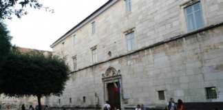 Bimba nata morta in clinica del Napoletano, medico indagato