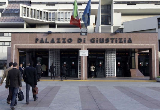 Stalking e maltrattamenti in famiglia, revocato il divieto di avvicinamento alla moglie per un 52enne
