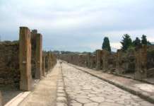 Scavalcano recinzione ed entrano negli Scavi di Pompei: denunciati quattro turisti spagnoli